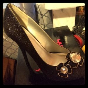 Size 10 black heels never worn